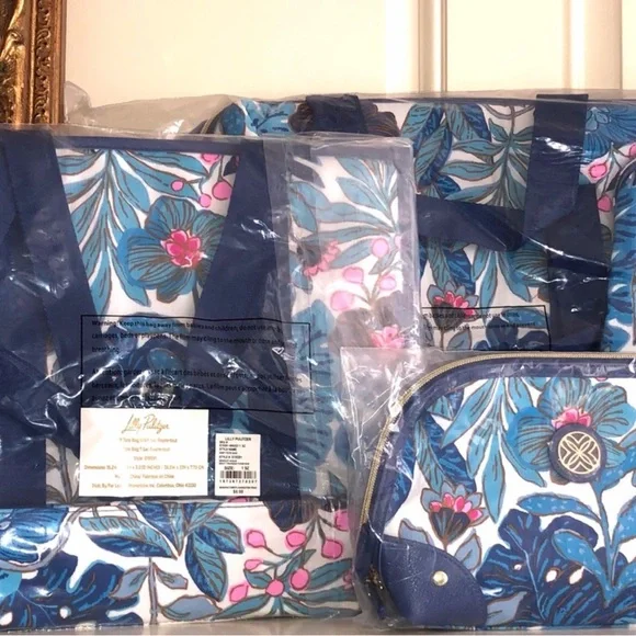 NWT Lilly Pulitzer Travel Bag Set, Duffle, Tote, and Pouch - Picture 2 of 8